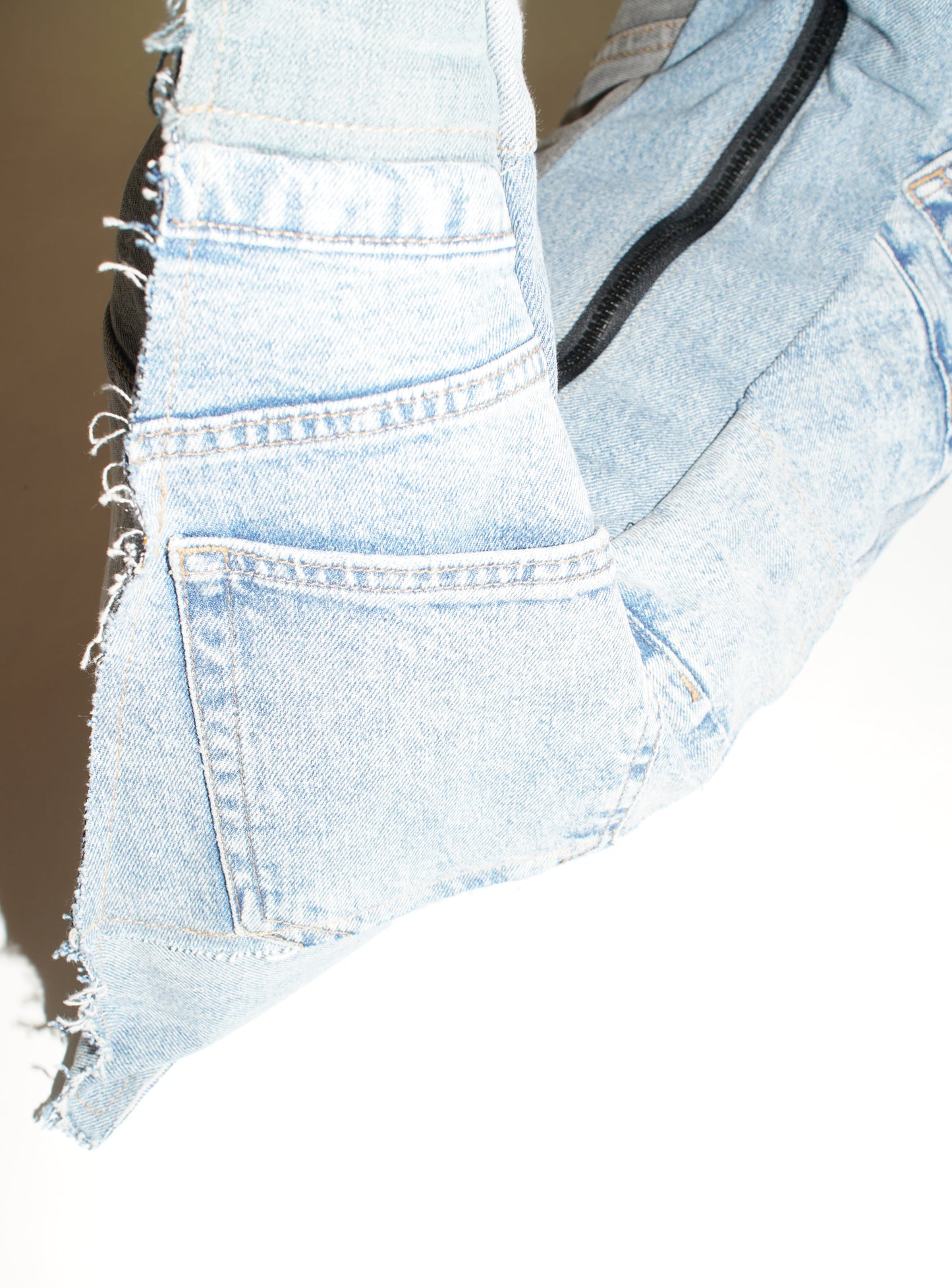 Detailansicht wallawalla Bag aus recyceltem Jeanshosen 