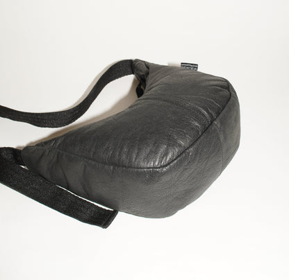 Schwarze Crossbody Bag aus Rindsleder mit verstellbarem schwarzem Träger