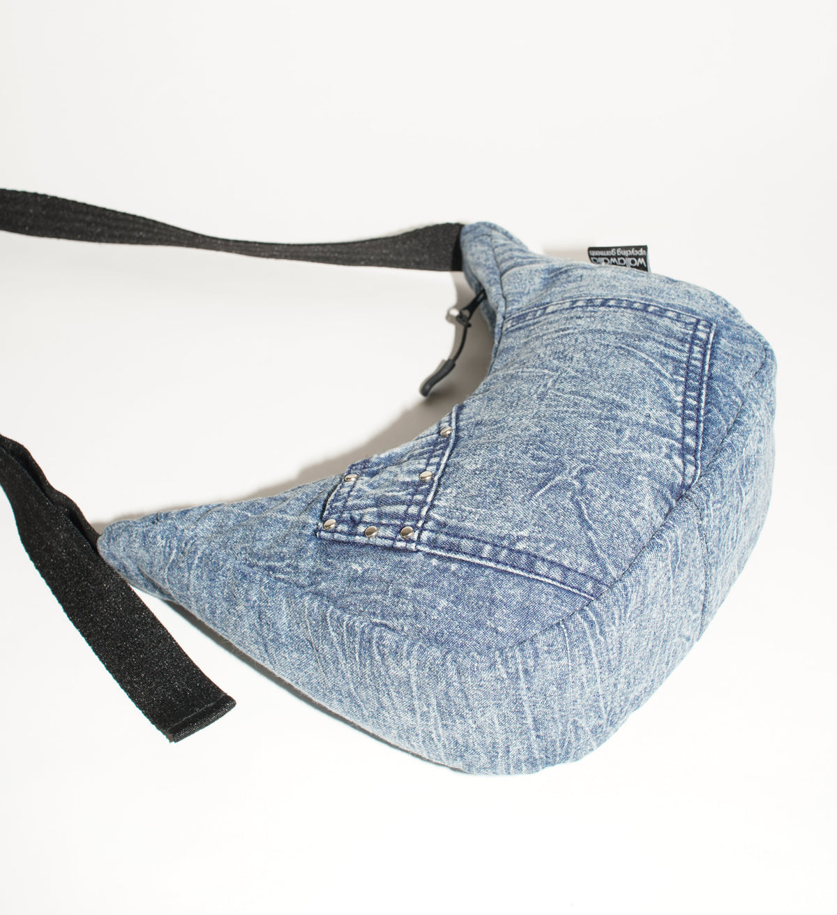Crossbody Bag | Washed Denim mit Nieten
