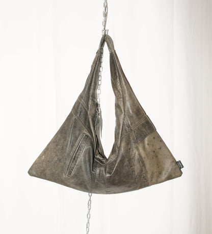 Triangle Bag S aus gerettetem Vintage-Leder von wallawalla Berlin