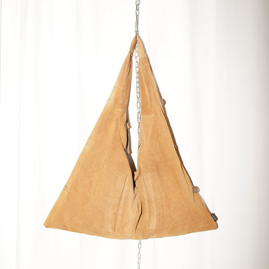 Triangle Bag L | Cognacbraunes Wildleder
