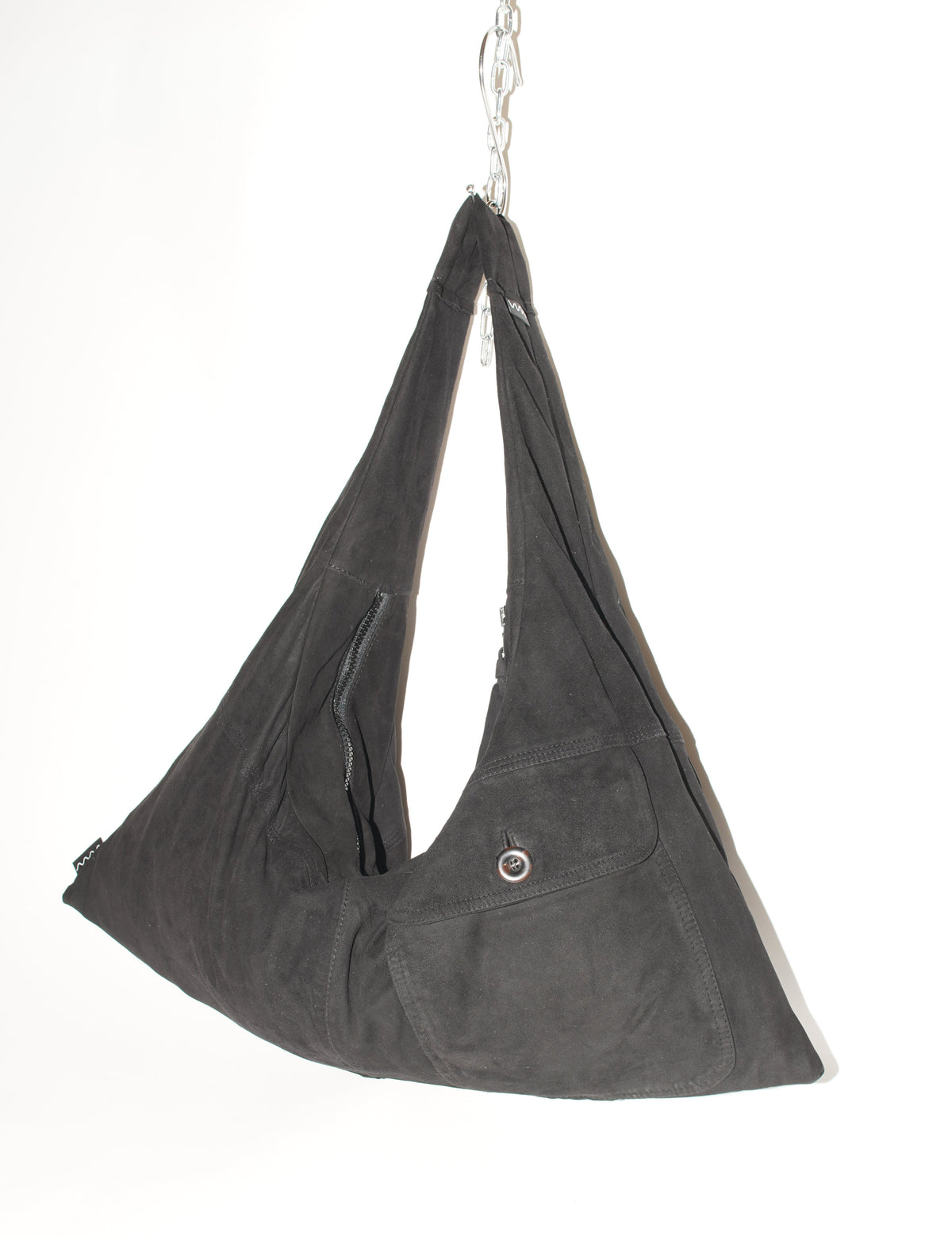 Schwarze Triangle Bag S mit schmaler, dreieckiger Silhouette