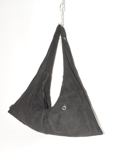 Schwarze Triangle Bag S mit schmaler, dreieckiger Silhouette