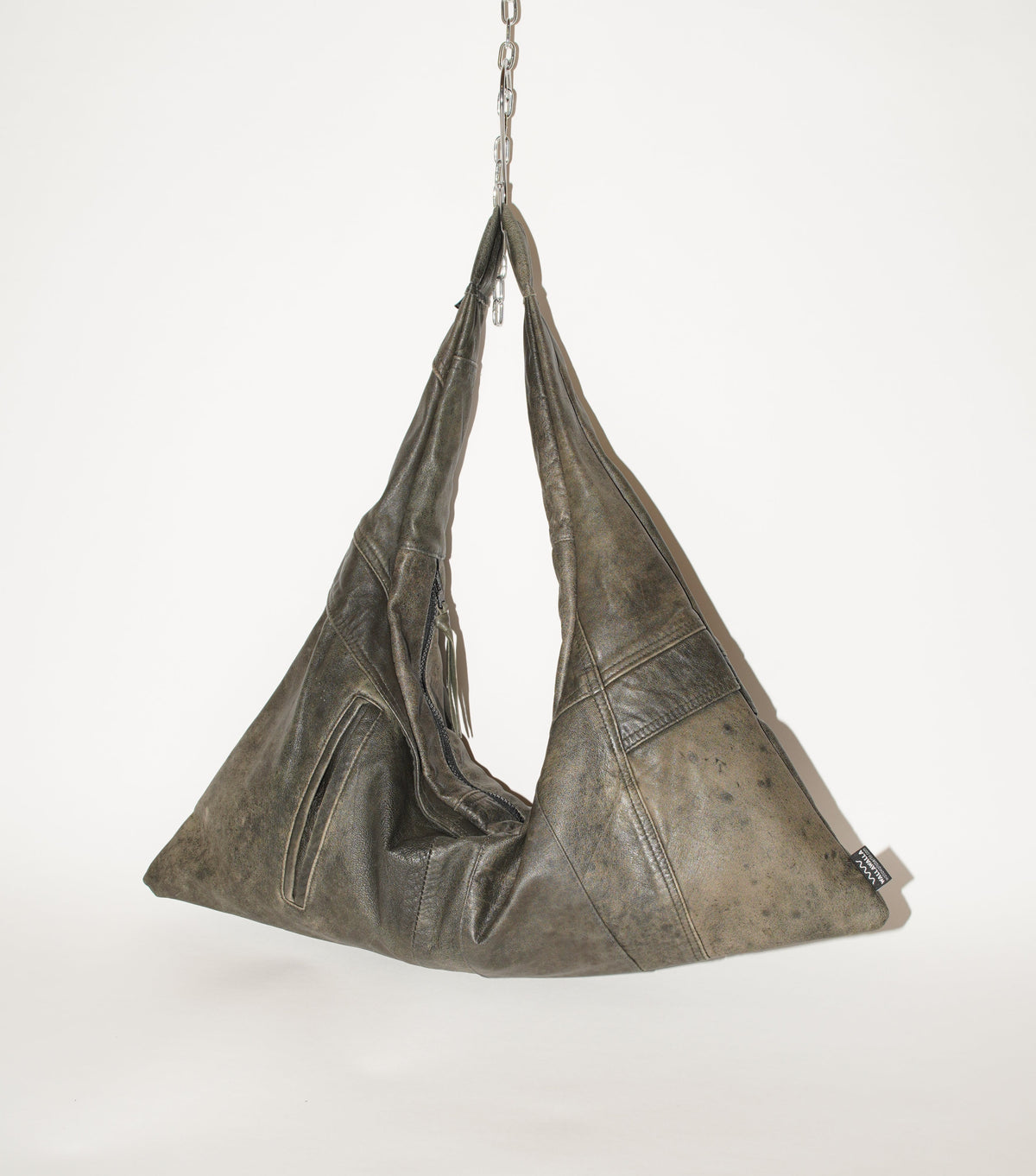 Triangle Bag S aus wiederverwendetem Leder 