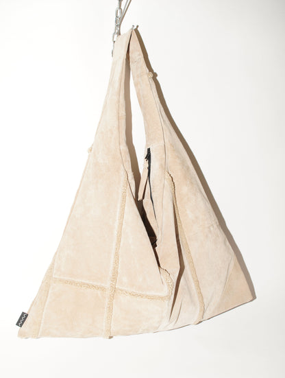 Triangle Bag L | Beiges Wildleder