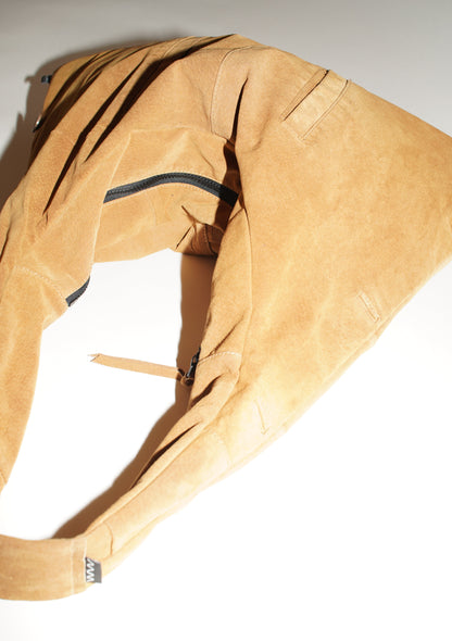 Triangle Bag L | Cognacbraunes Wildleder