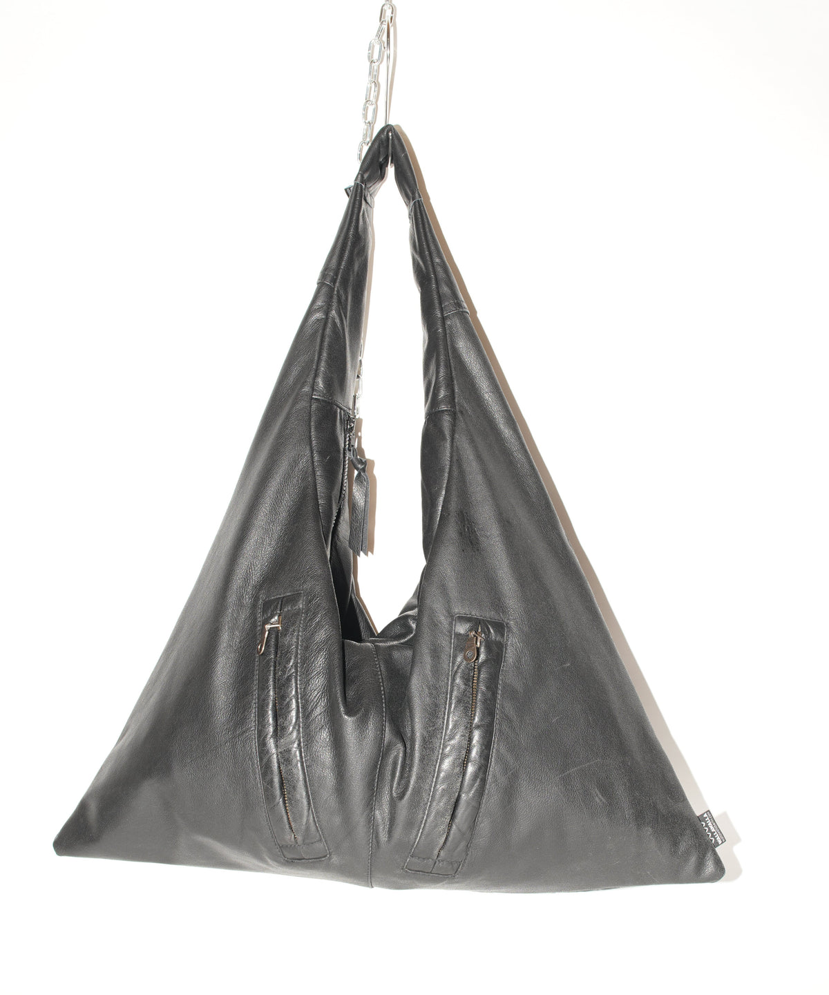 Triangle Bag L | Schwarzes Leder mit Struktur