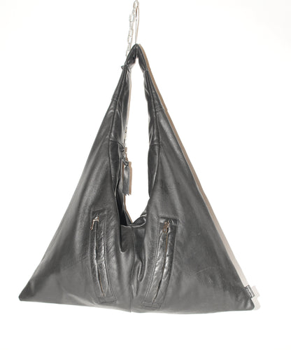 Triangle Bag L | Schwarzes Leder mit Struktur