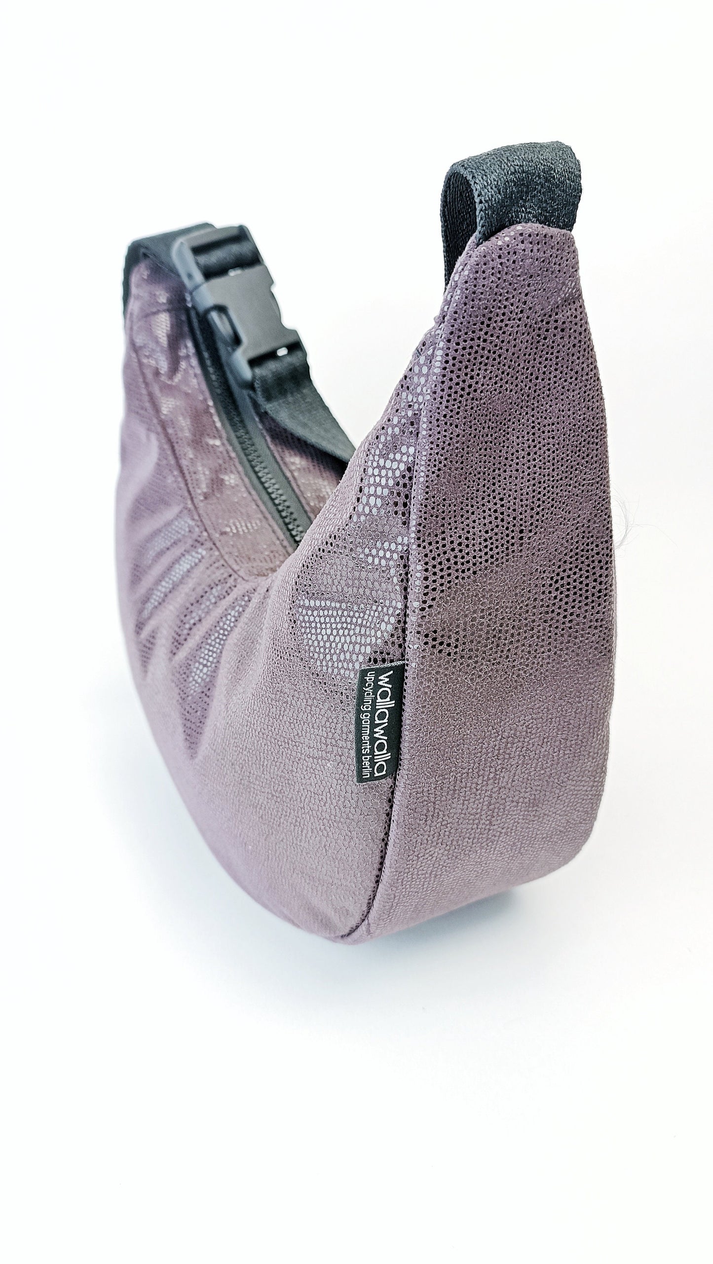 Lila Crossbodybag, Schultertasche "Puurple", Upcycling, Einzelstück, Y2K , Violet, nachhaltig, Bauchtasche, animalprint