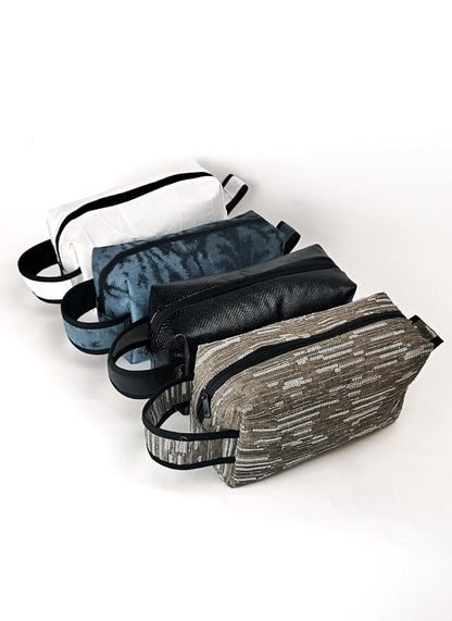 Große Kulturtasche aus geretteten Materialien, Upcycling, nachhaltig, Kulturbeutel, Set, Reisetasche,Waschtasche, Make Up Bag, Kosmetik