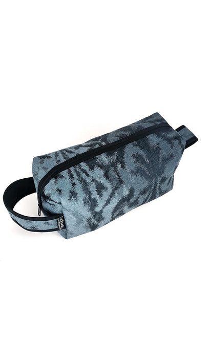 Große Kulturtasche aus geretteten Materialien, Upcycling, nachhaltig, Kulturbeutel, Set, Reisetasche,Waschtasche, Make Up Bag, Kosmetik