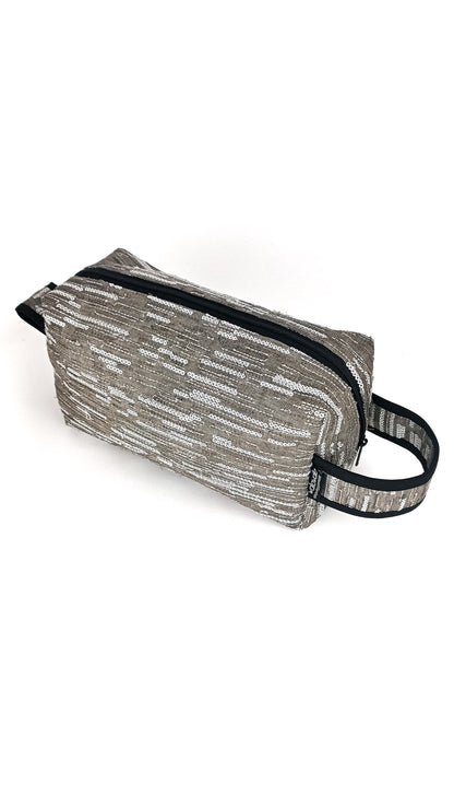 Große Kulturtasche aus geretteten Materialien, Upcycling, nachhaltig, Kulturbeutel, Set, Reisetasche,Waschtasche, Make Up Bag, Kosmetik