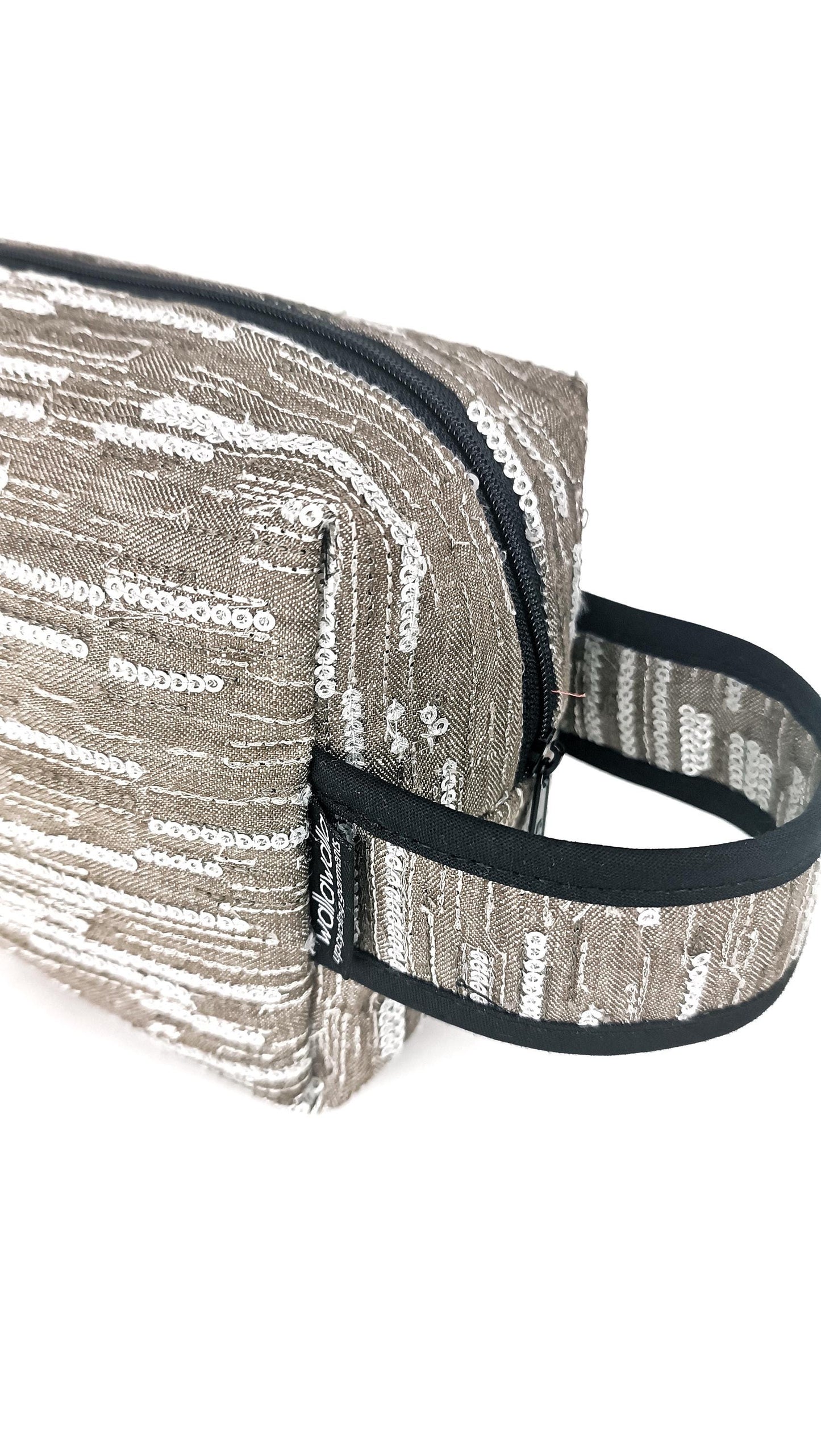 Große Kulturtasche aus geretteten Materialien, Upcycling, nachhaltig, Kulturbeutel, Set, Reisetasche,Waschtasche, Make Up Bag, Kosmetik