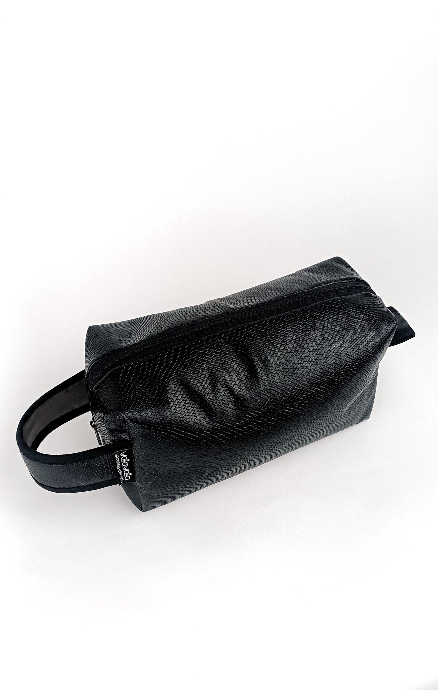 Große Kulturtasche aus geretteten Materialien, Upcycling, nachhaltig, Kulturbeutel, Set, Reisetasche,Waschtasche, Make Up Bag, Kosmetik