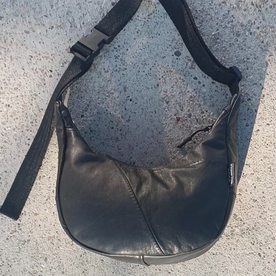 upcycling umhaengetasche zwei trageoptionen berlin handmade